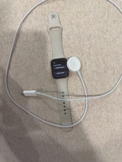 Apple Watch SE (GPS + Cellular) (2nd Generation)