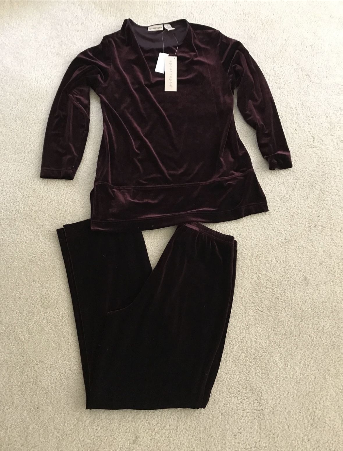 Apostrophe Velour 2 Pc Top & Pants Set - Women’s Small, NWT. Bust 20”, pants waist 13.5”, crotch to bottom 25”, total length 39”  