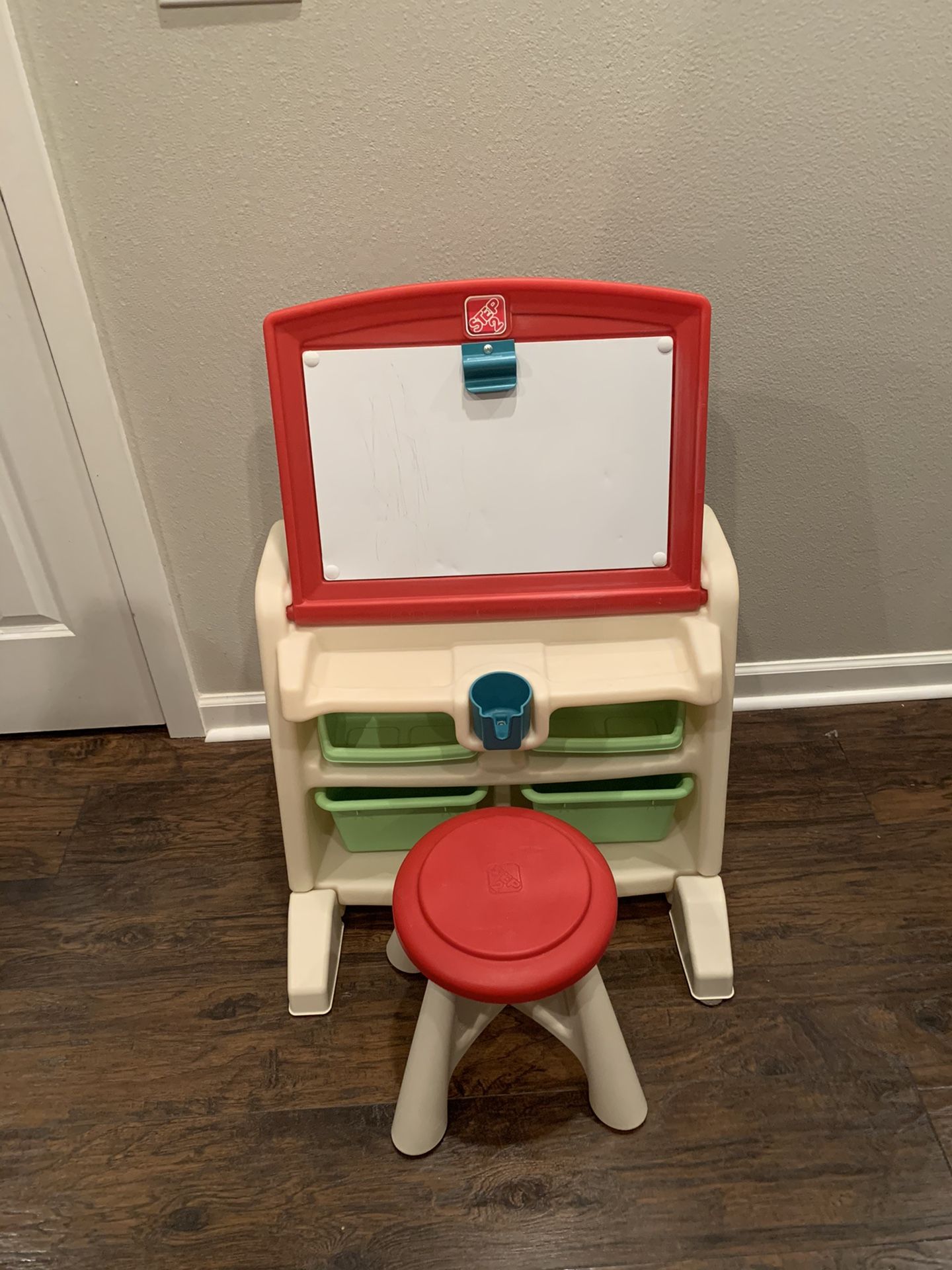 Step2 children’s desk with chair