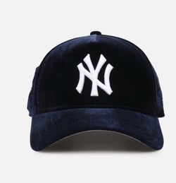 NEW YORK YANKEES ‘VELVET OFFICIAL TEAM COLOR’ 9-FORTY A-FRAME SNAPBACK CAP
