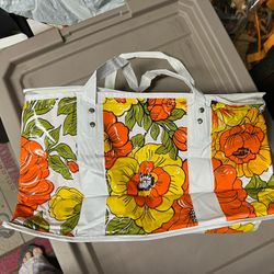 Vintage folding insulated cooler zips closed