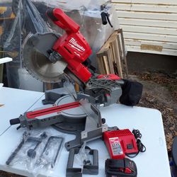 Milwaukee M18 FUEL 10 Inch Miter Saw With XC8.0 Battery  & Charger
