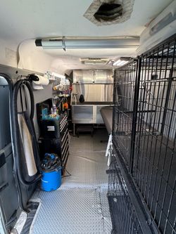 Mobile pet grooming