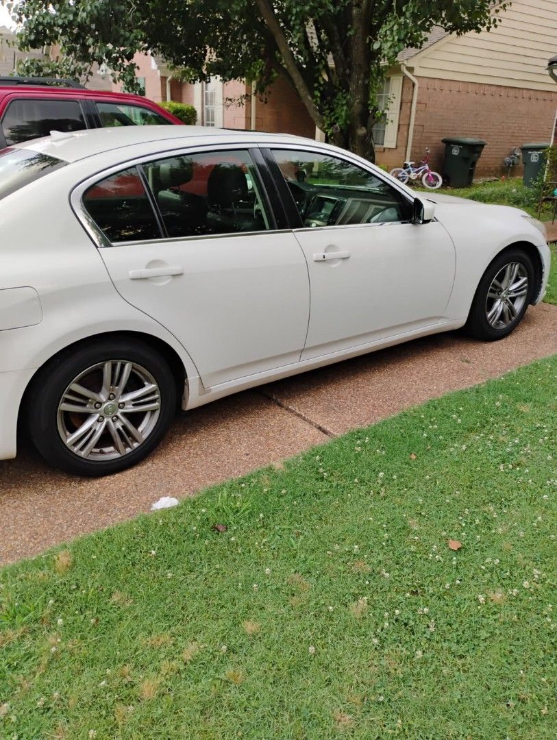 2013 Infiniti G37