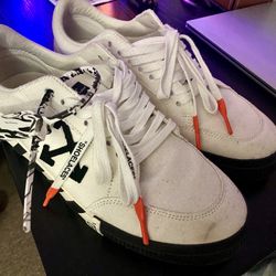Mens Off-White Vulcanized Sneakers (EU44)