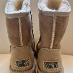 Australias Luxe Collection Rifle Boots US Size 12. 