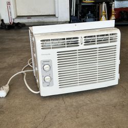 FRIGIDAIRE  Window AC