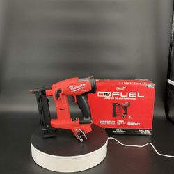 Milwaukee M18 FUEL 18-Volt Lithium-Ion Brushless Cordless 18-Gauge 1/4 in. Narrow Crown Stapler (Tool-Only)