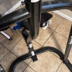 Everlast boxing stand