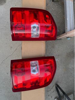 2007-2013 Chevy Silverado 1500 stock tail lights