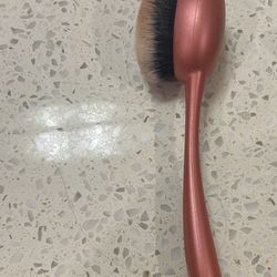 RT Blend and Blur Oval Foundation Makeup Brush