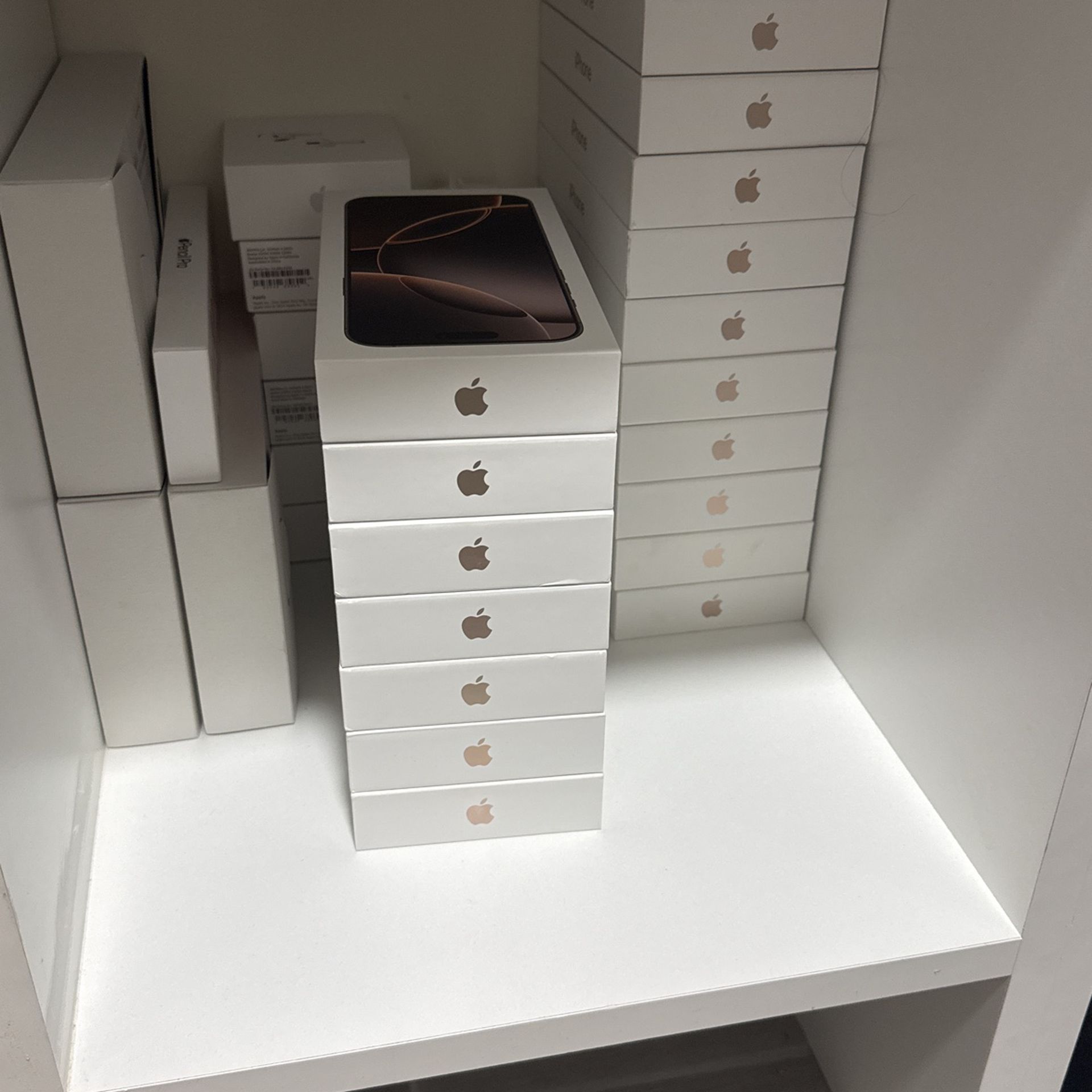 iPhone 16 Pro Max 512 G /. 256g