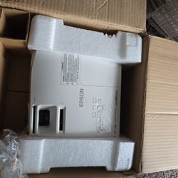 Espon Powerlite Home Cinema 2000 Projector 