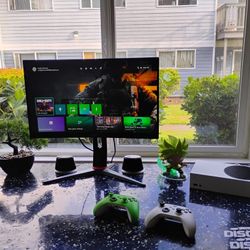 X Box Series S Gaming Mega Bundle (All Items  Like New )