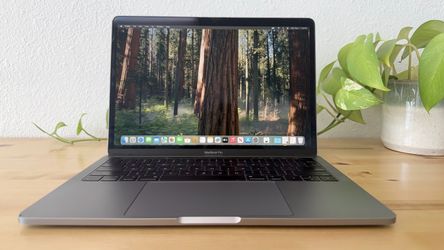 2019 MacBook Pro 13” 1.7 i7 - 128GB SSD / 16GB RAM Space Gray