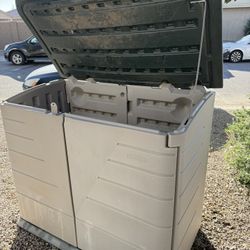 Rubbermaid Horizontal Resin Storage Shed