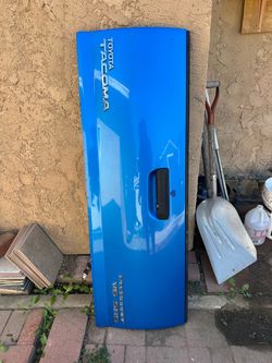 2012. Toyota tacoma. Tail gate. Parts