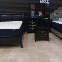 *Bedroom Special*---Emily Black Classic Wood Bedroom Sets---Starting At $599---Delivery And Financing🫡