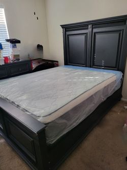 NEW QUEEN-SIZE PILLOW TOP MATTRESS AND BOX SPRING 💤