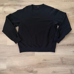 Uniqlo Black Crewneck Sweatshirt Men’s Medium