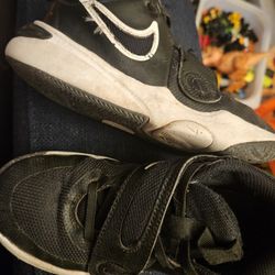 Free Velcro Mid Top Nike Size 13c