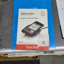 SanDisk iXpand Base for iPhone fast charger and backup station 32gb new