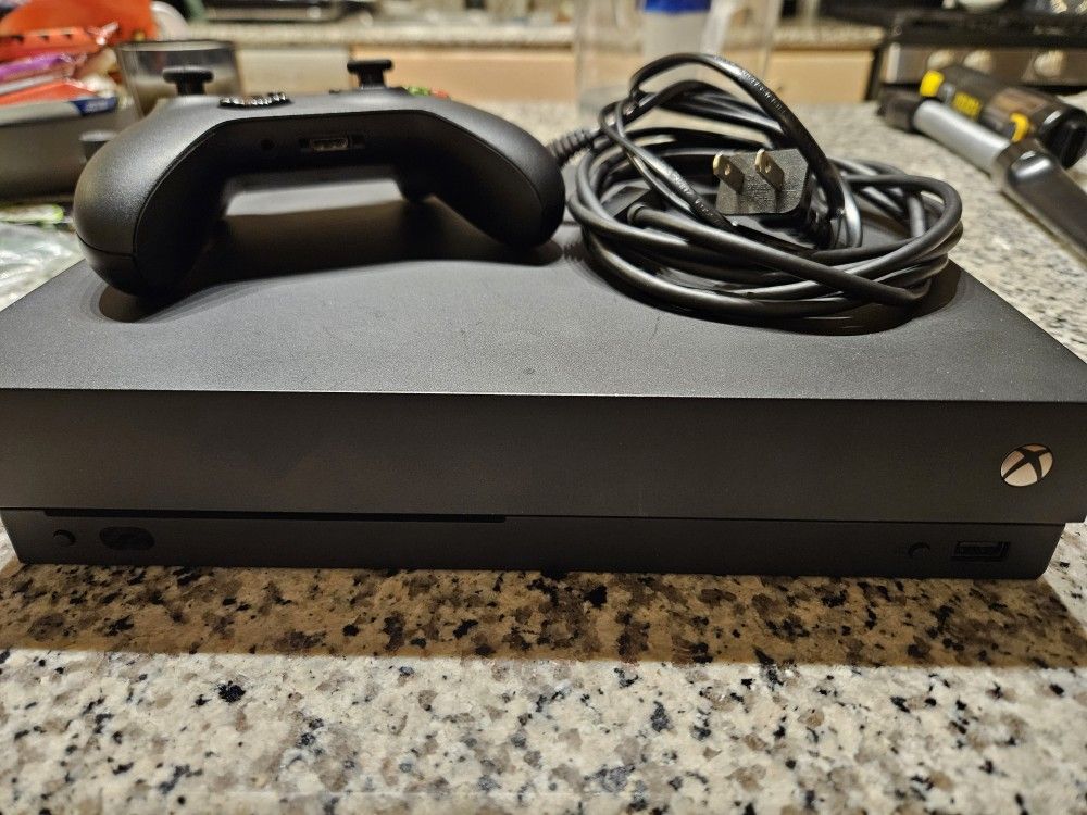 Xbox One 1TB with Controller