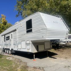 2004 Sierra Fifth Wheel Toy Hauler 