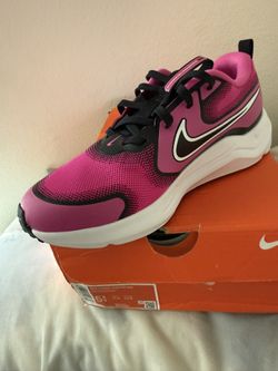 Nike Cosmic Runner Size 5.5 Youth