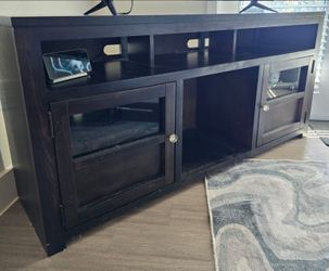 64" Entertainment Console / TV Stand Walnut