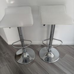 2 adjustable bar stools