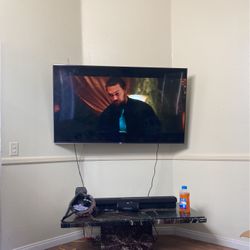 65 Inch 4K Sony Flatscreen W/ Mount