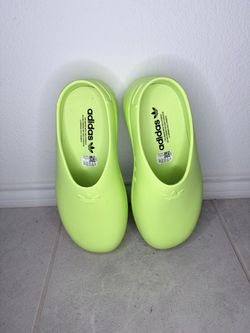 Women’s adidas clogs size 7 mint color