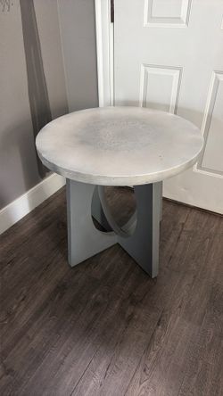 Free side table