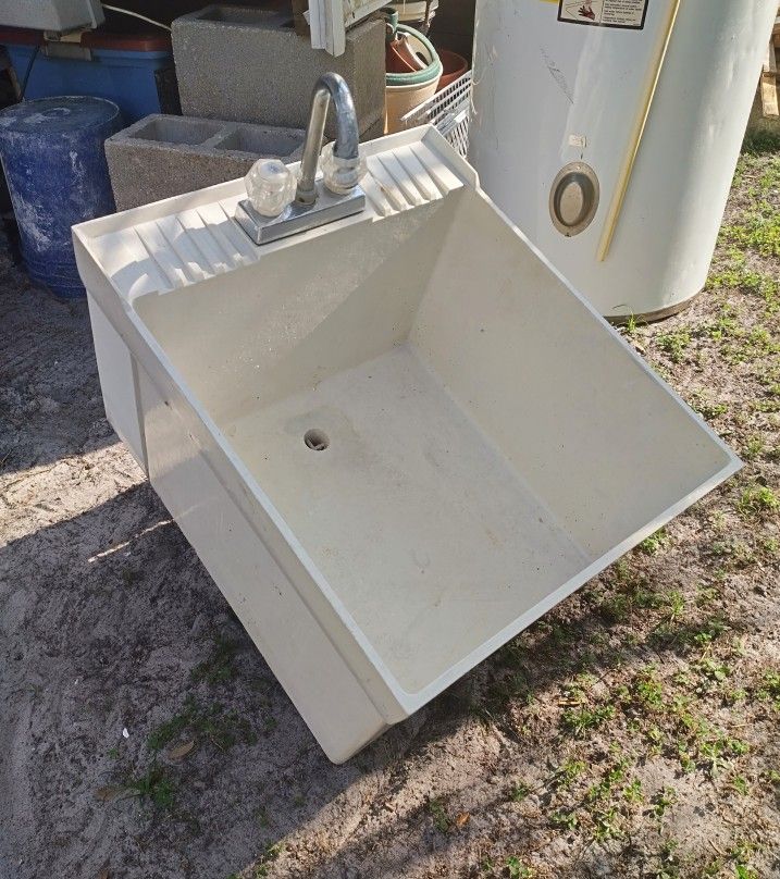 Outside Fiberglass Utility Sink / Tub for Sale in Gibsonton, FL OfferUp