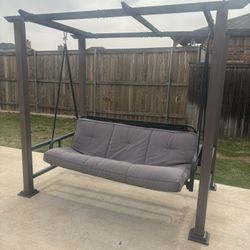Outdoor swing 