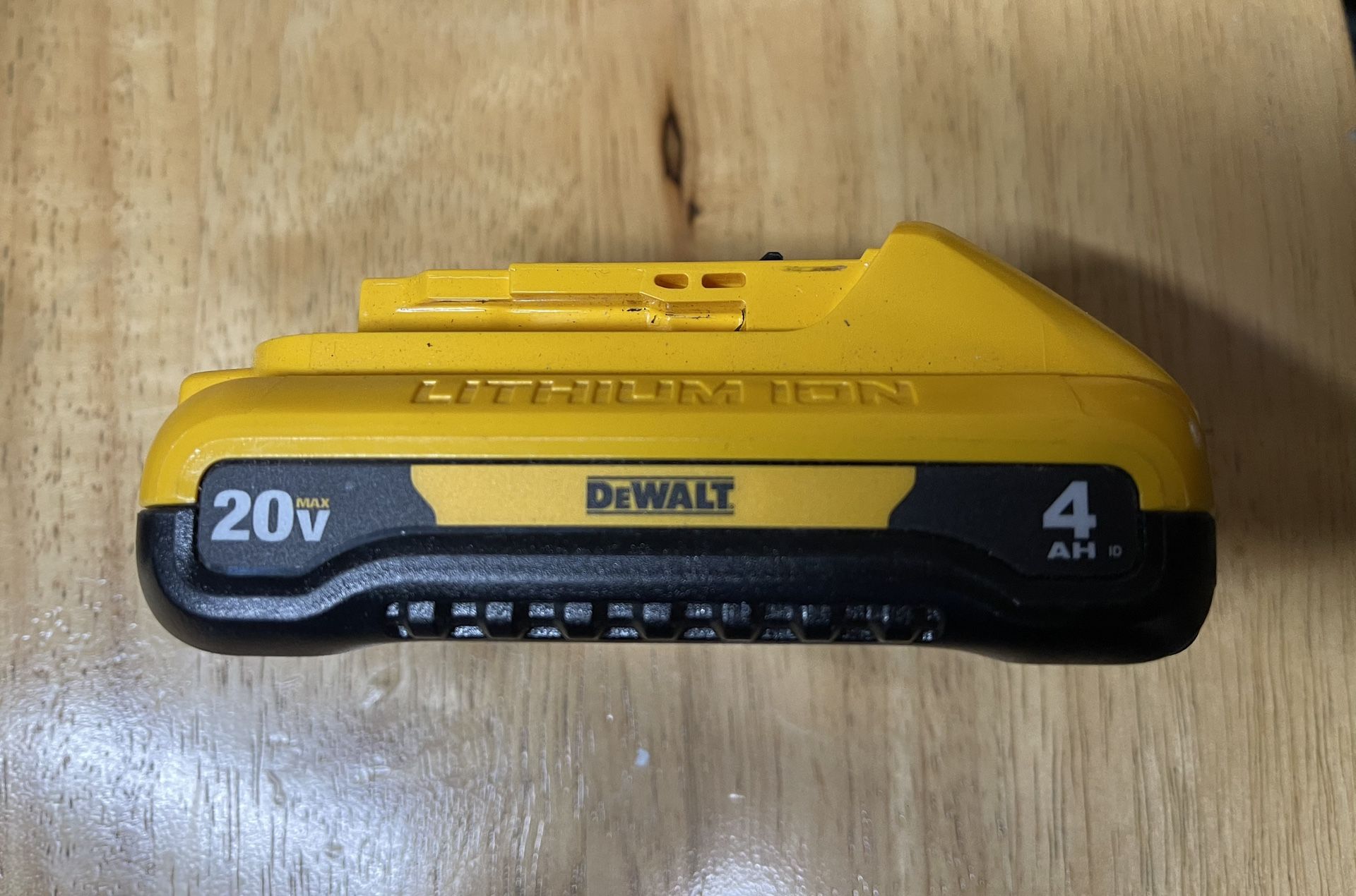 Dewalt 4Ah Slim Battery