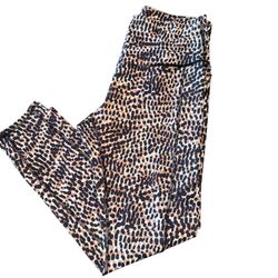 Move Theology Printed Leggings with Scoop Pockets Women's Sz Large NWOT    New without tags  Never worn Waist 13” across Inseam 25” Rise 10.5”