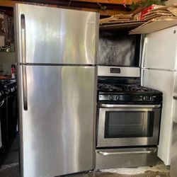 Set Used Gas Stove & Refrigerator Frigidaire 