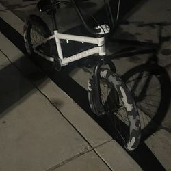 Black And White Bmx Elite Bike 20 Inch 