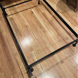 FULL SIZE  METAL BED FRAME