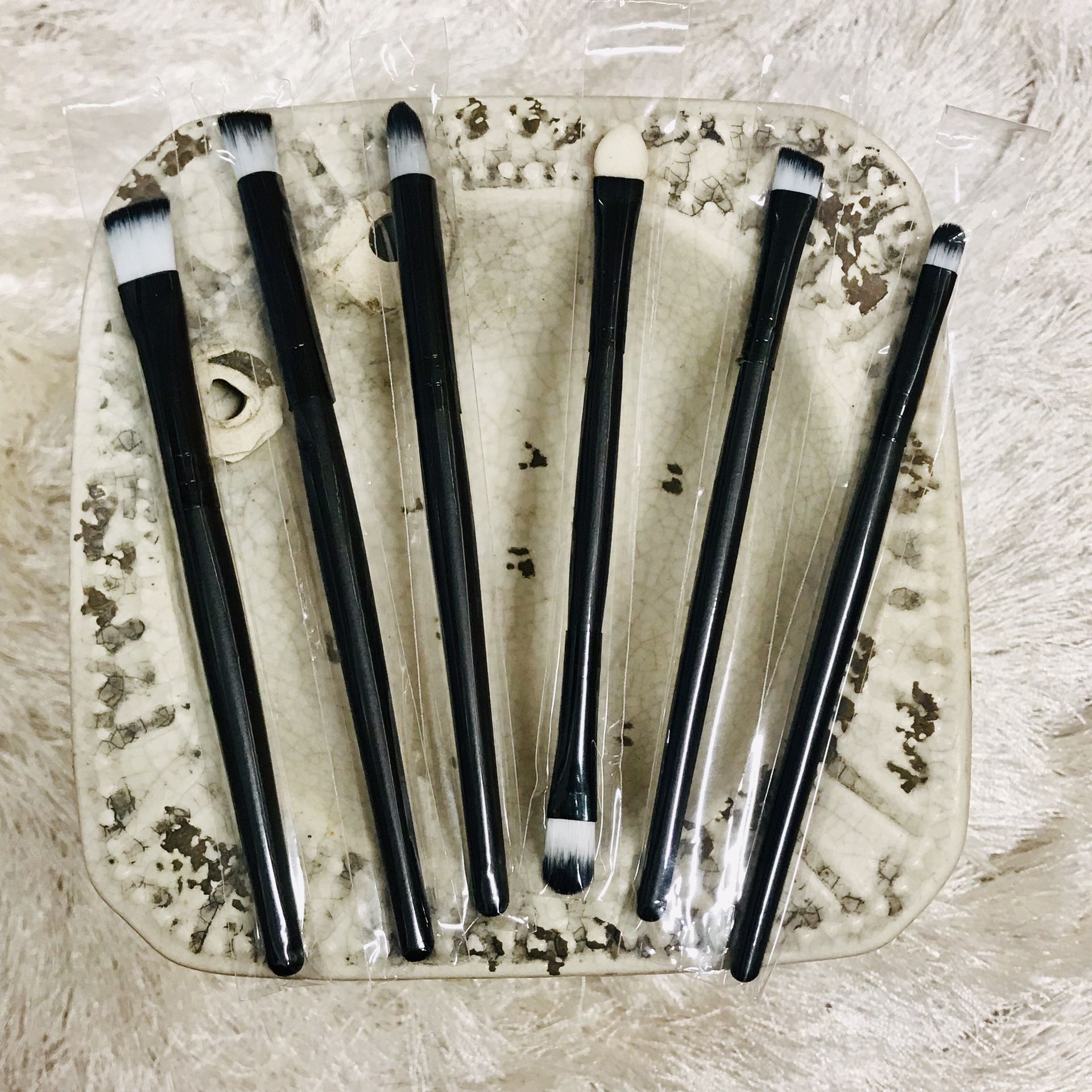 NEW Set of 7 black makeup brushes