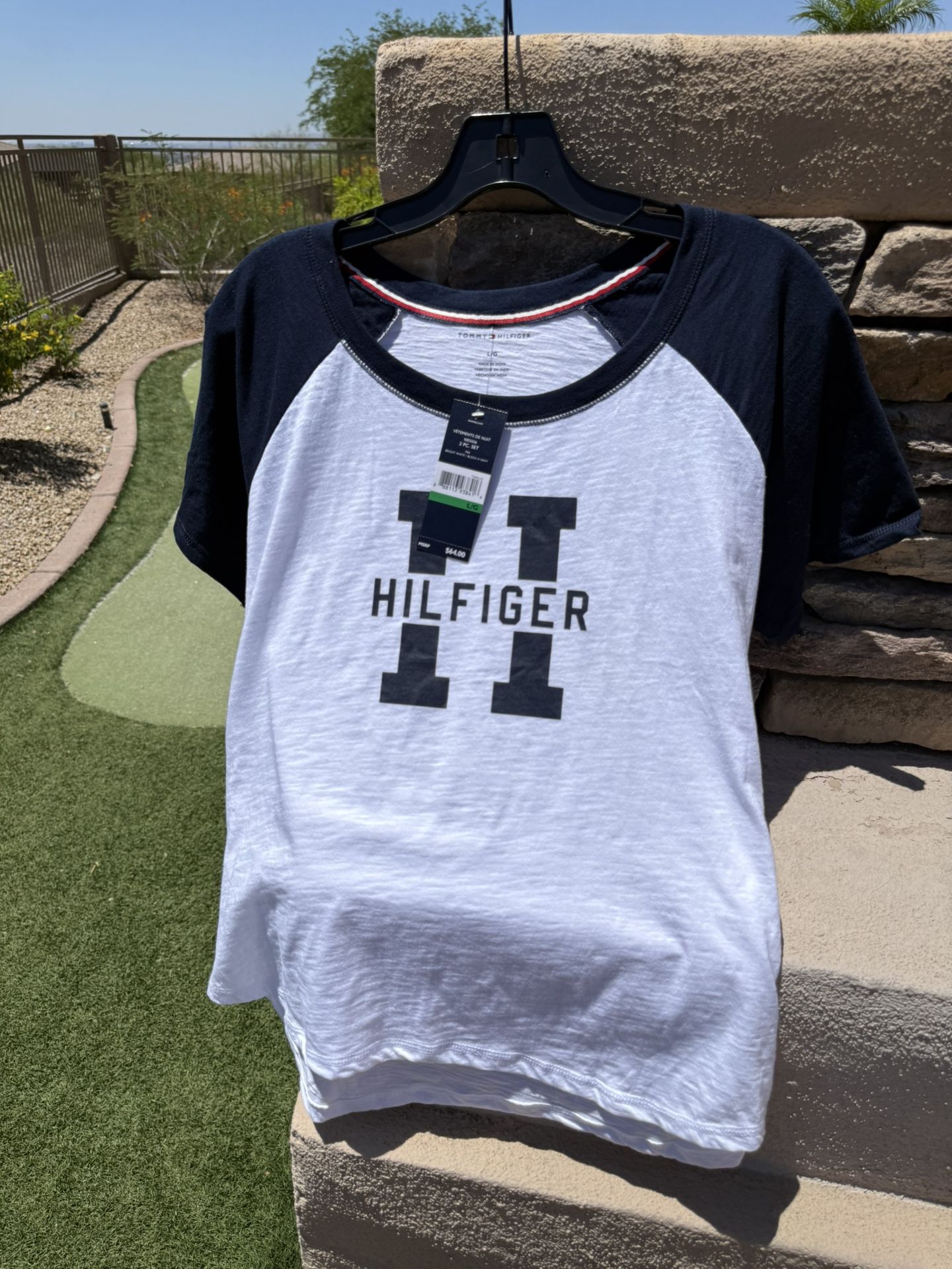 Tommy Hilfiger white and navy women’s size large Fabric coin 61% and 39% polyester Measurements: length, 24 inches to 25 inches Width: armpit to armp
