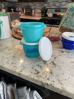 Tupperware bowl set