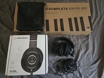 Komplete Kontrol M32 Keyboard + Audio Technica ATH-M40X Headphones Bundle