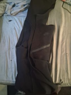 Black nike tech