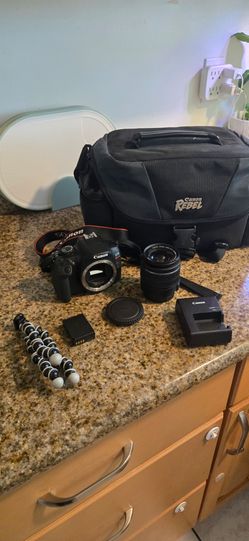 Canon EOS Rebel T6 DSLR Camera Bundle
