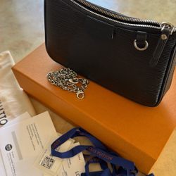 Louis Vuitton Easy pouch On Strap Pick It Up Only !!!