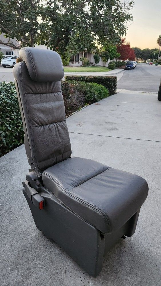 Middle Seat. Honda Odyssey