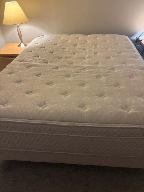 QUEEN SIZE MATTRESS/ BOX SPRING